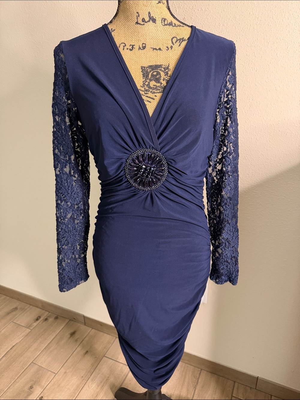 VENUS Elegant Navy Lace-Sleeve V-Neck Dress
